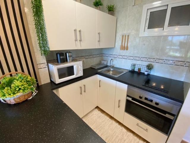 Minerva, One Bedroom Family Apartment, Great Location, Pool With Water Slides, Sleeps 4 *