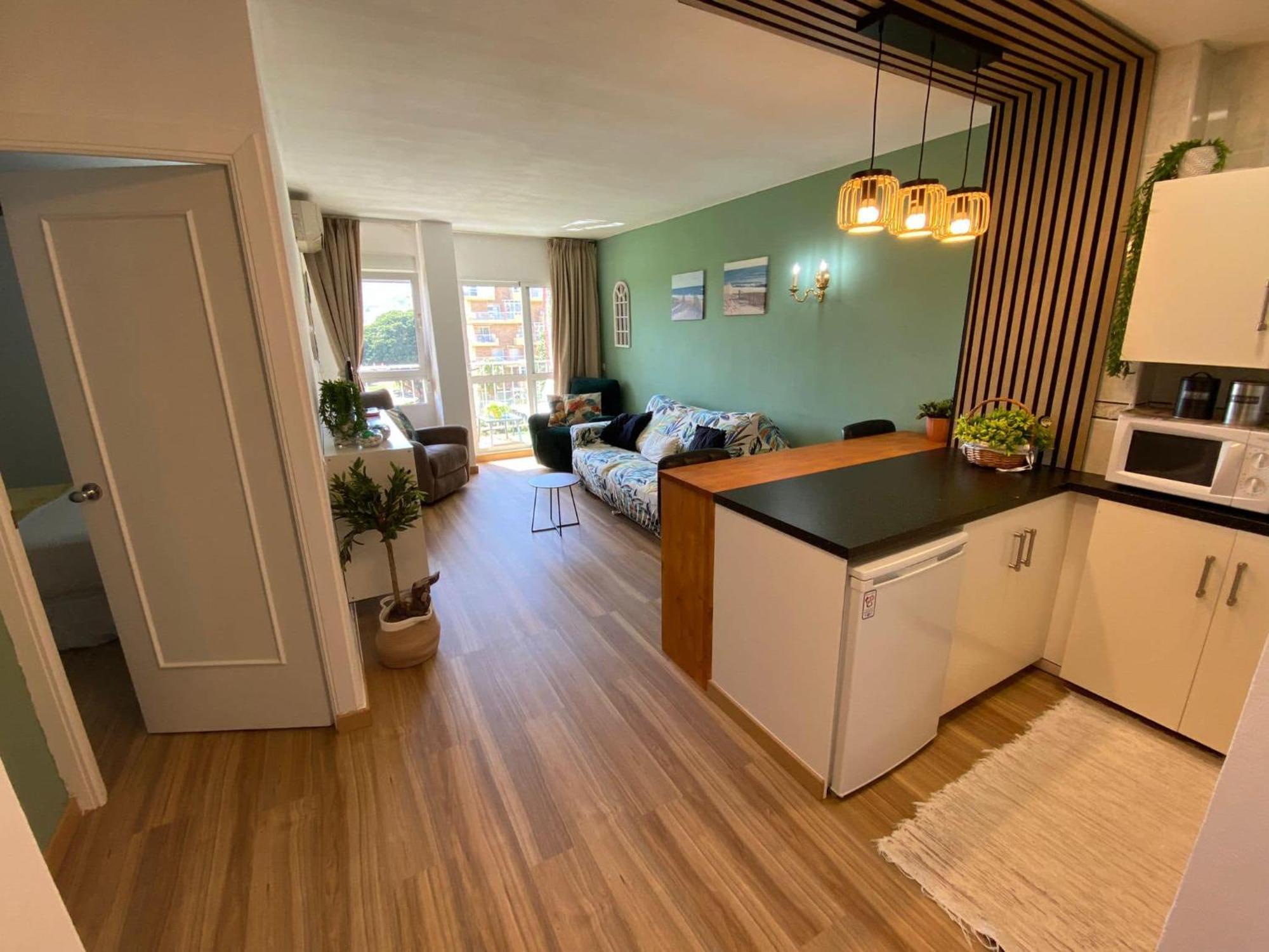 Minerva, One Bedroom Family Apartment, Great Location, Pool With Water Slides, Sleeps 4 Apartment Benalmadena